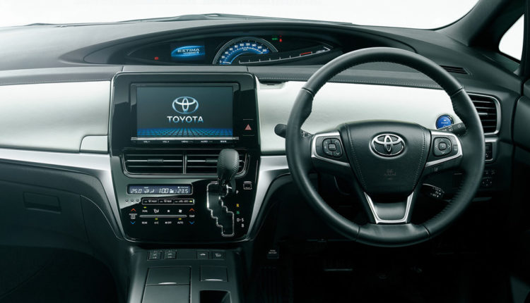Toyota Estima от 2016